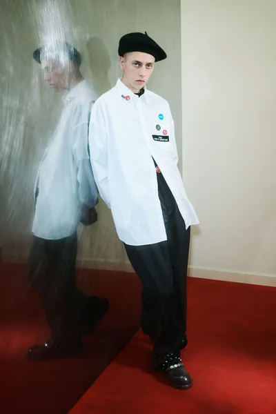 Look 10